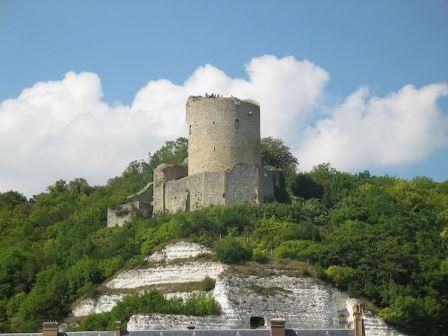 Le donjon du château de La Roche-Guyon / © DocteurCosmos (GNU Free Documentation License)