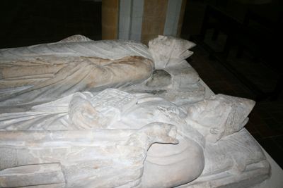 Gisants des saints abbés de Cluny Mayeul et Odilon, 1ère moitié du XIVe siècle ?, calcaire polychrome, Souvigny. © Chenel