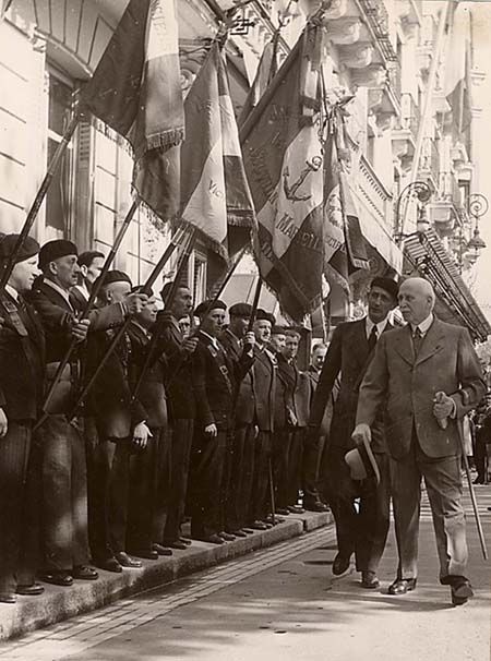 Le Maréchal s'appuie sur les anciens combattants (A. D. Allier, 2 FI SGM 019). © A. D. Allier 