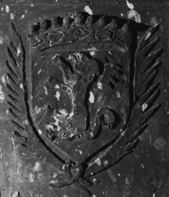 Armoiries de Jacques II de Dreuille : d'azur au lion d'or, armé, lampassé et couronné de gueules. © Inventaire Général, ADAGP. Cliché R. Choplain, R. Maston