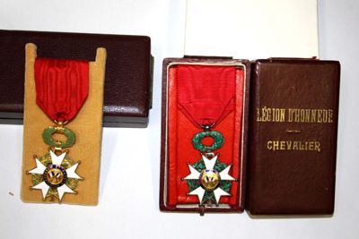 Médailles de chevalier puis d'officier de la Légion d'honneur