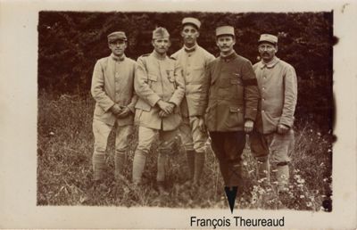 François Theureaud parmi 4 autres soldats