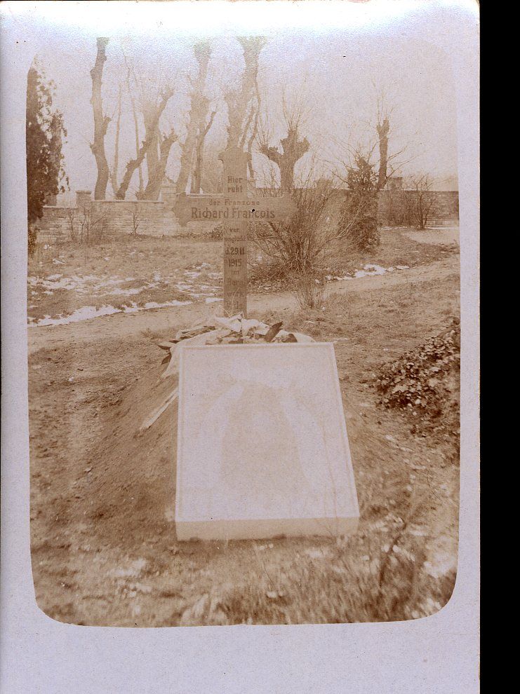 Tombes des camarades de captivité de Louis Valette