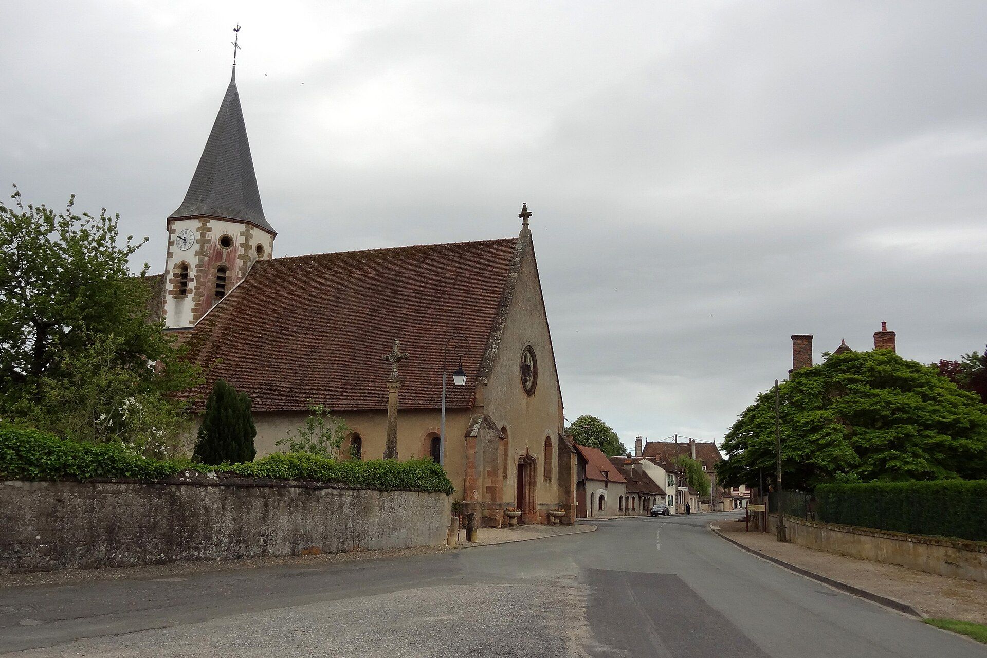 Saint-Sixte et Saint-Nizier de Chevagnes (© Bmazerolles).